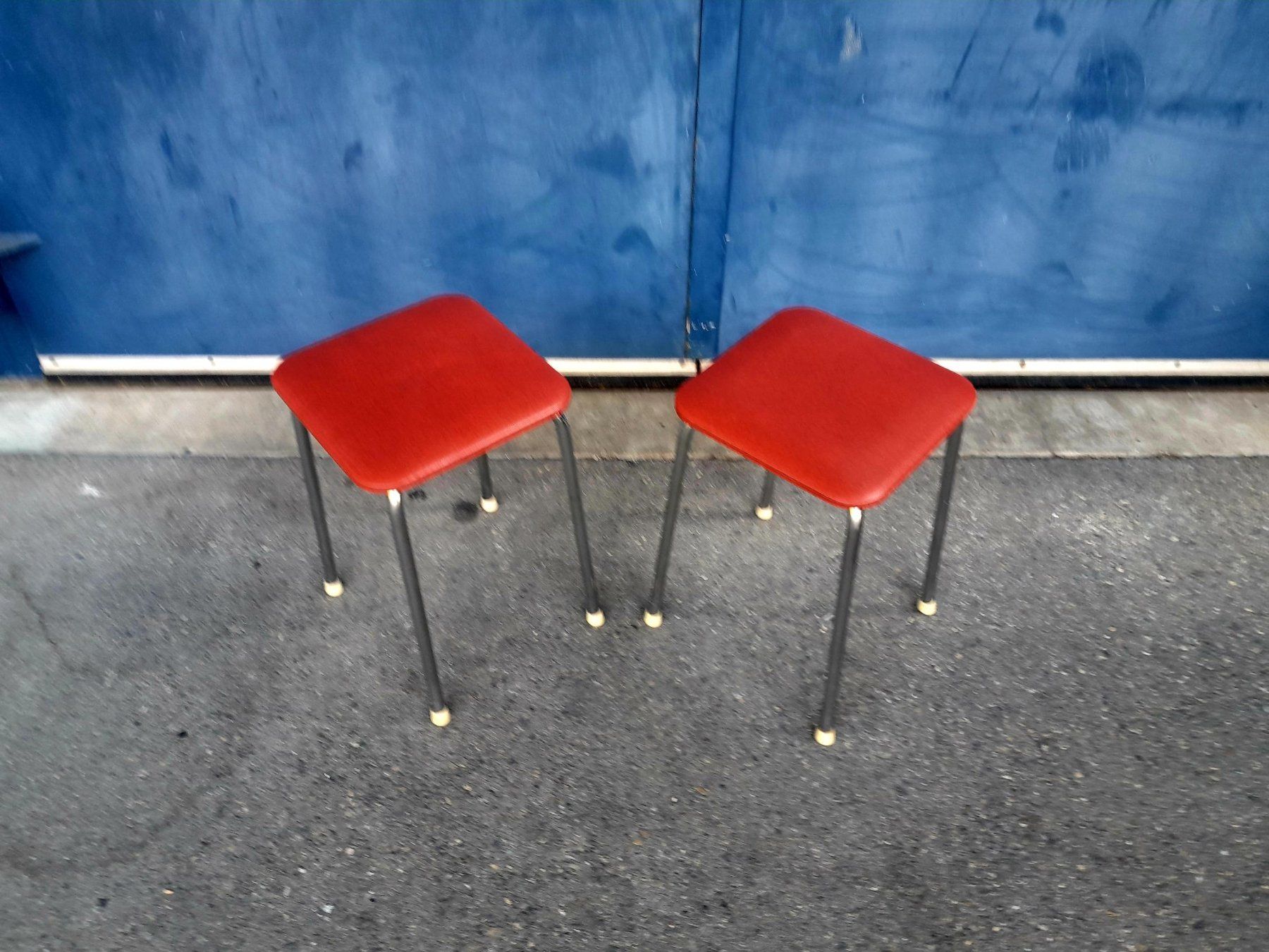 Hocker: 2 Vintage Küchenschemmel / Hocker / Stühle / Stuhl – Gebraucht aus Männedorf von Bel-view 1