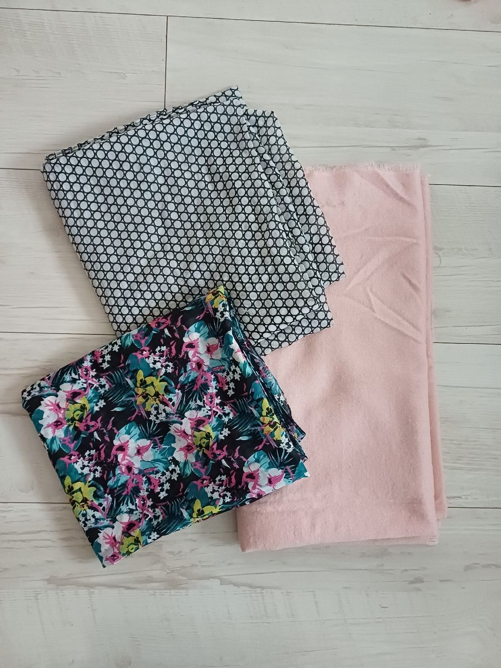 Foulard & Sciarpe: Lot 16 foulards – Usato da Neuchâtel venduto da drloulou 2