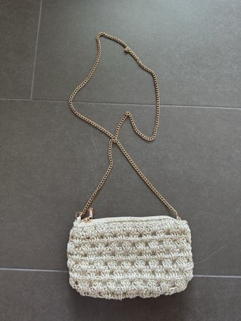 Kleine Tasche mit Kettträger beige/gold neuwertig