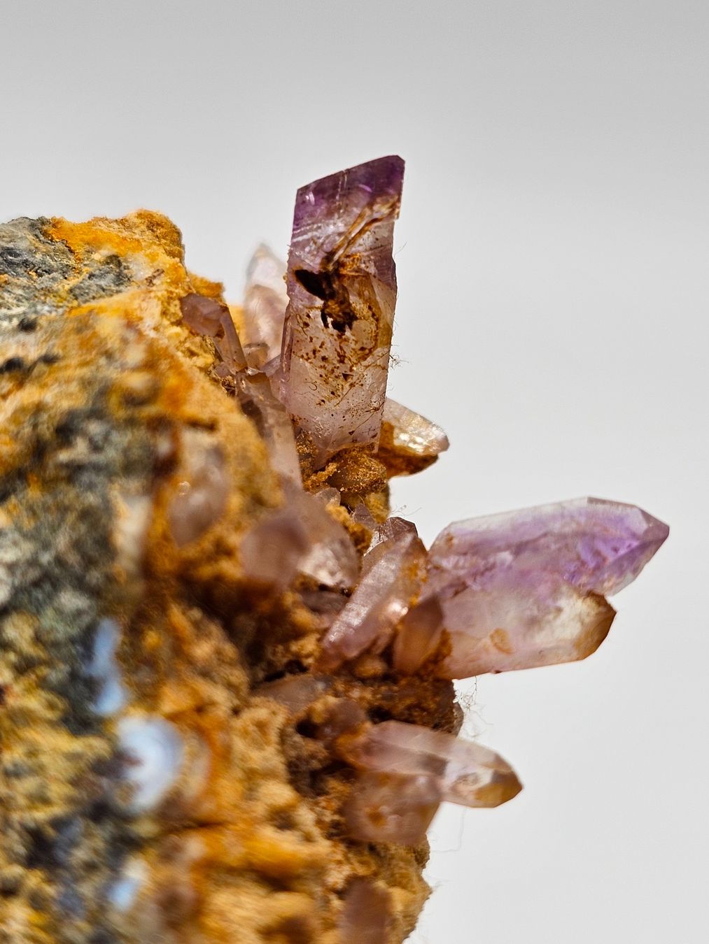 Minerali & Pietre curative: Quartz var. Amethyst, Goboboseb Mtns., Erongo, Namibia – Usato da Figino venduto da panshop 7