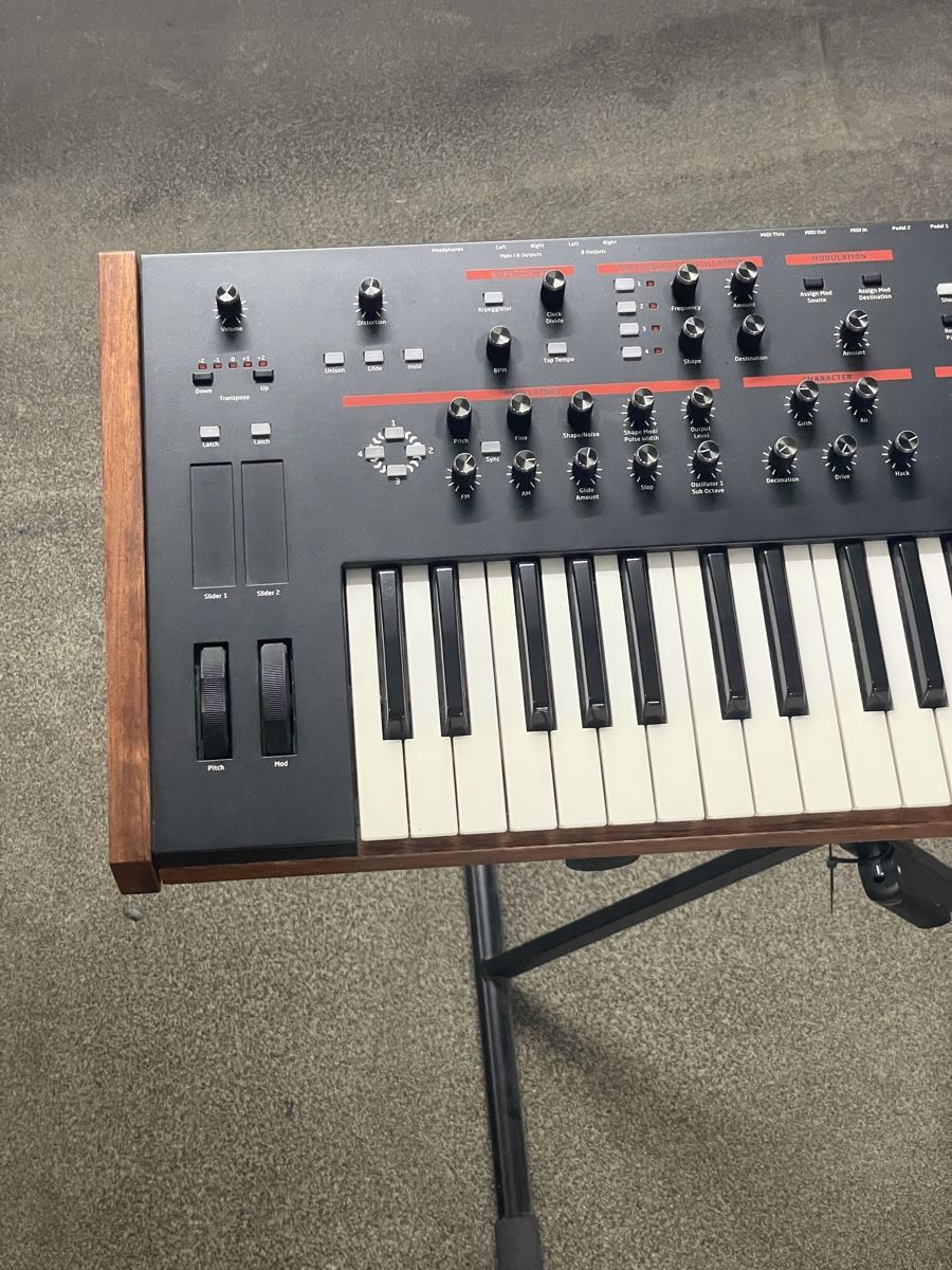Strumenti musicali: Prophet 12 Dave Smith Synthesizer inkl Case und Ständer – Usato da Zürich venduto da Bjthorsteinsen 4