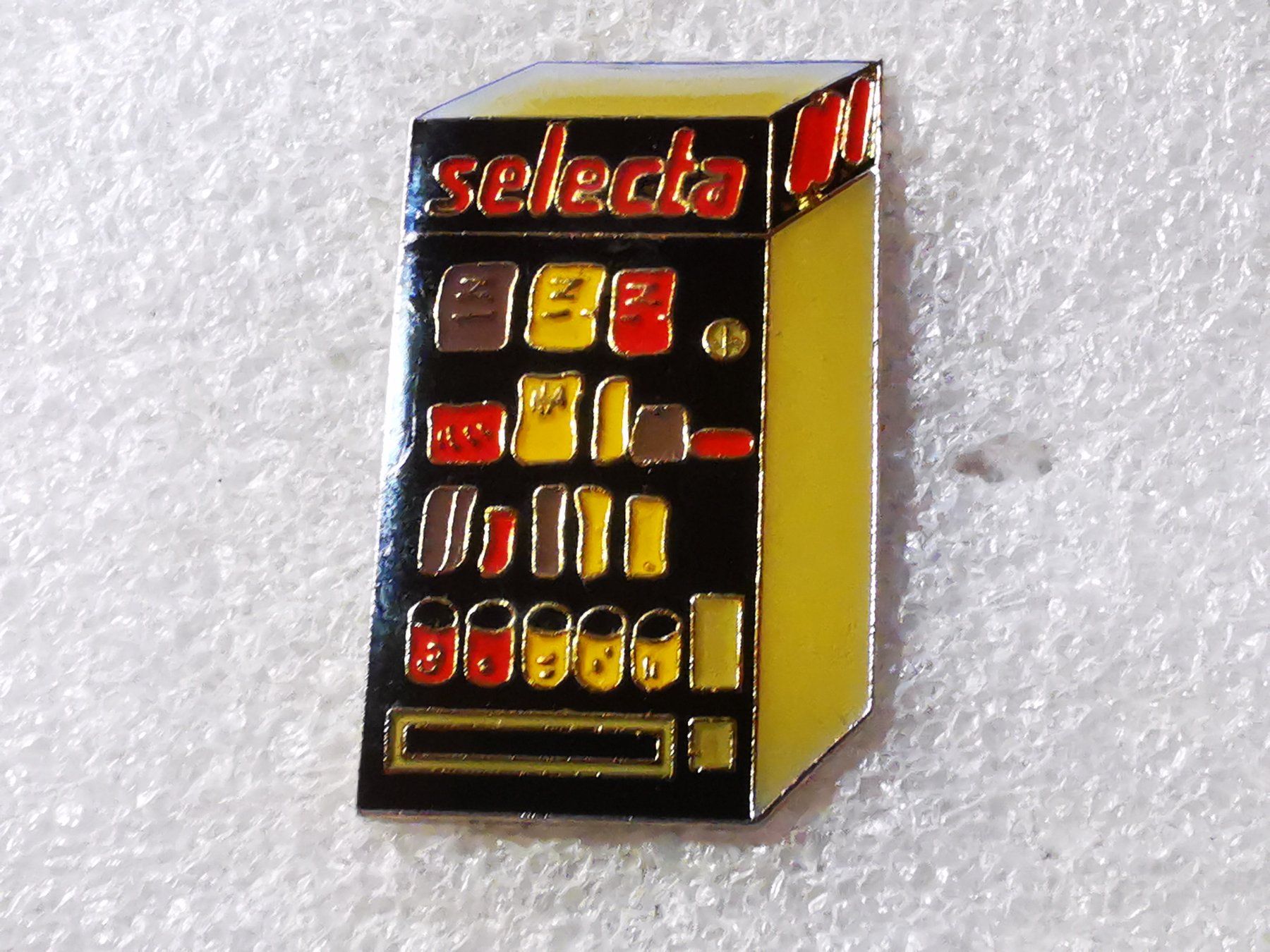 Placchette & Badge: Ansteckpin 112: Selecta – Usato da Oppligen venduto da Pin-Fall-Shop