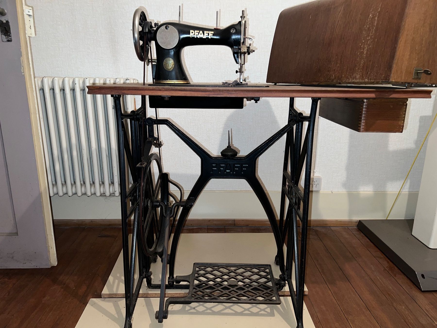 Pfaff Macchine da cucire: Pfaff / Nähmaschine / Antik – Usato da aarwangen venduto da Butzi99 5