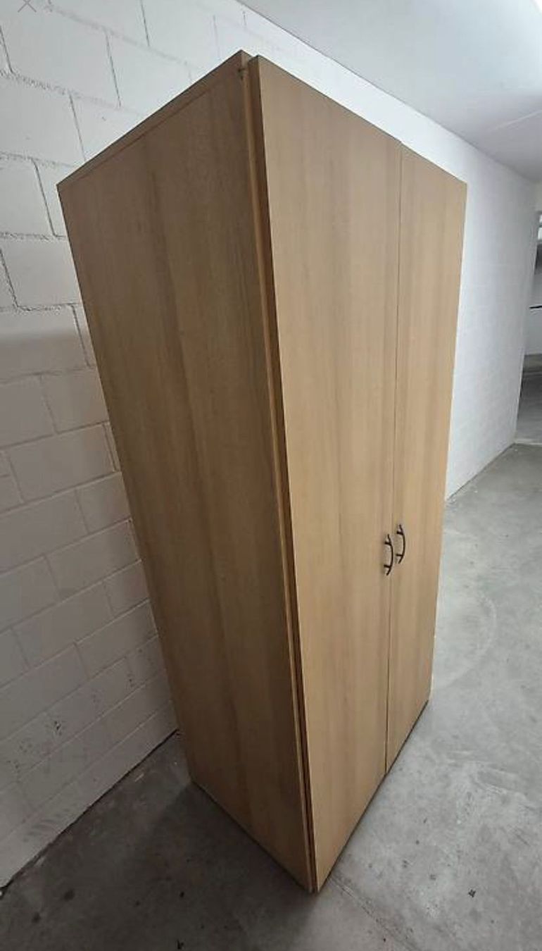 Armadi: Kleiderschrank -Top -Holz – Usato da Vilters venduto da tin1tho
