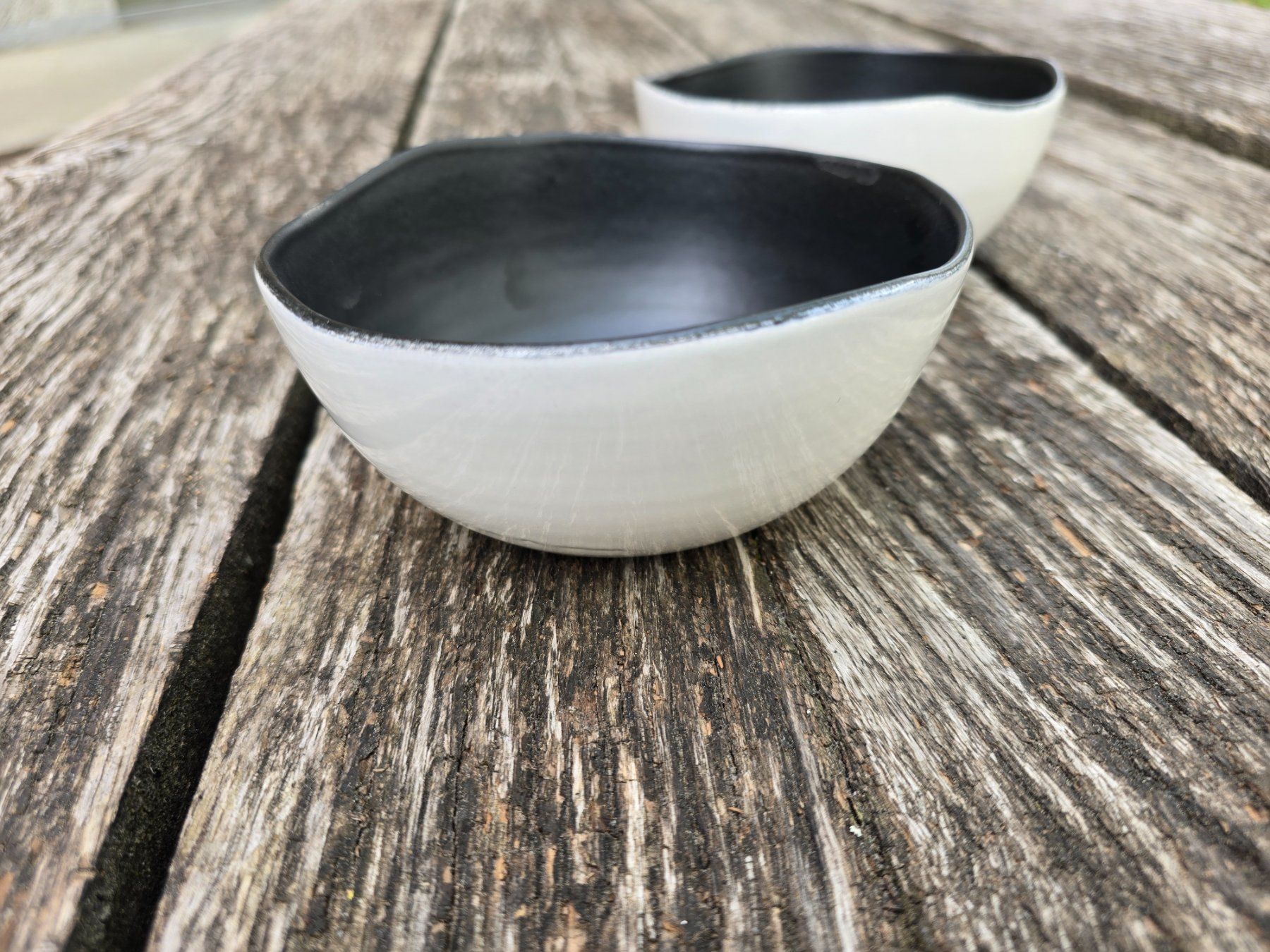 Schalen: Keramik: filigrane Schale schwarz/weiss-ANGEBOT – Neu (gemäss Beschreibung) aus Romanshorn von Rachacha