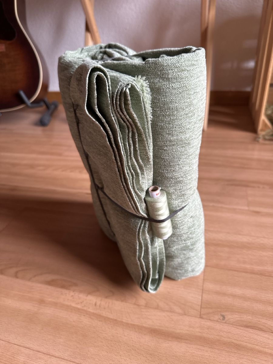 Tessuti: Thermo-Chenille Stoff Eukalyptus 2.7 Meter mit Nähgarn – Nuovo e nell'imballaggio originale da Pragg-Jenaz venduto da eri_2vjy 2