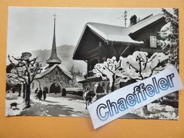 1953 Gstaad. Dorfstrasse , mit St. Niklausenkapelle
