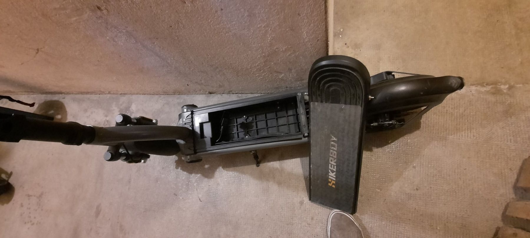 Kickboard: Trottinette électrique Hikerboy gris – Usato da Lausanne venduto da DubiLetto 4