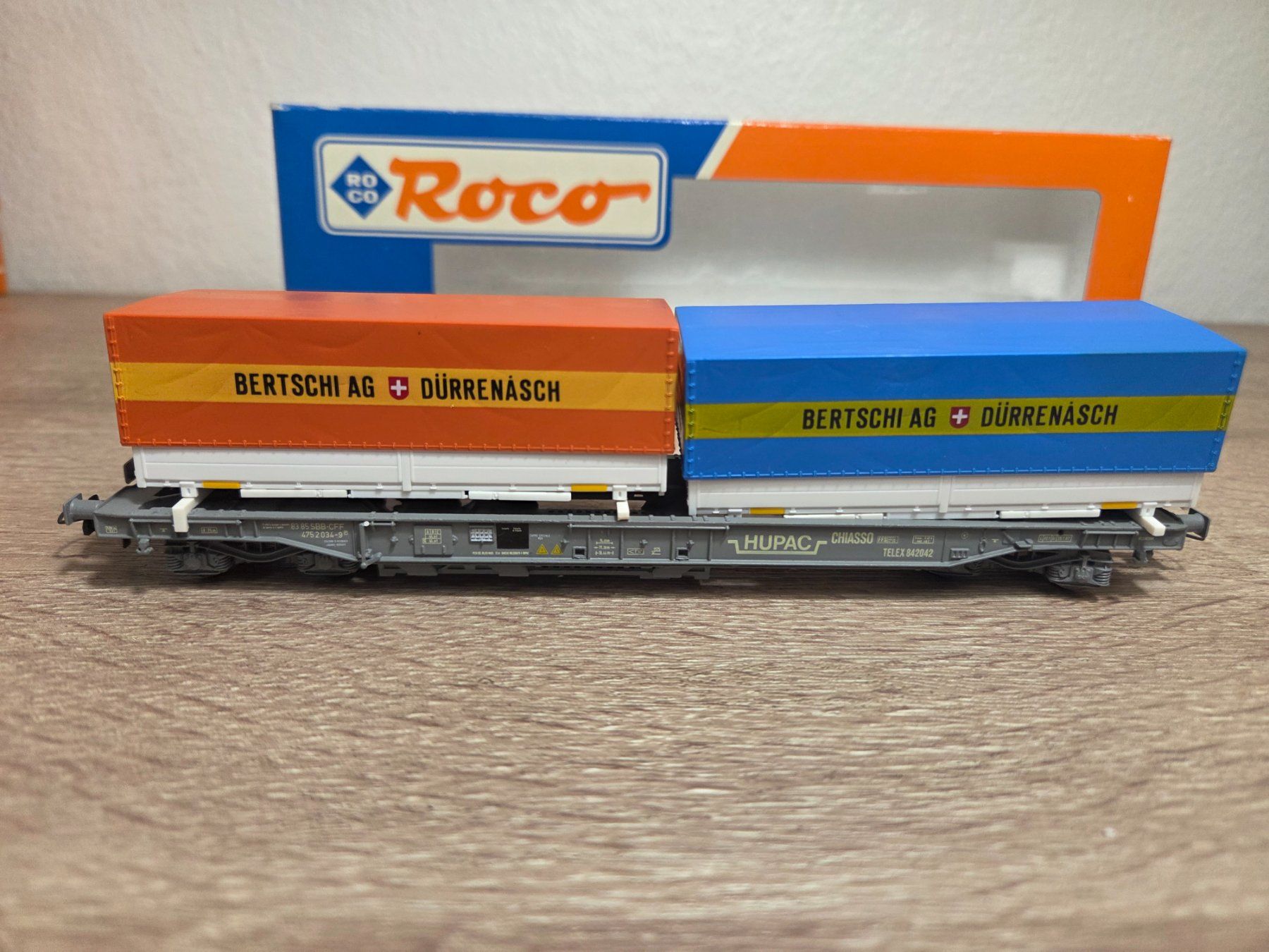 Roco Modellini di ferrovie: Roco 46365 Containerwagen Bertschi SBB H0 – Usato da St-Aubin-Sauges venduto da Lo_Go 1