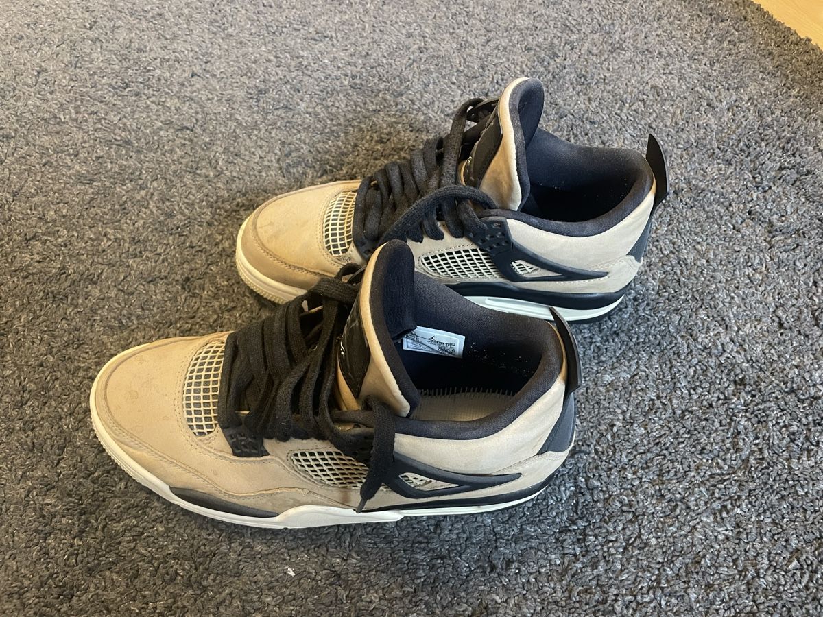 Scarpe da uomo: Nike Air Jordan 4 Retro Fossil – Nuovo (secondo la descrizione) da Adliswil venduto da mei_f5ps 1