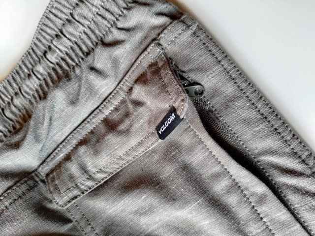 Volcom Pantalons: Volcom Hybrid Shorts – D'occasion à Attinghausen par muenz 3
