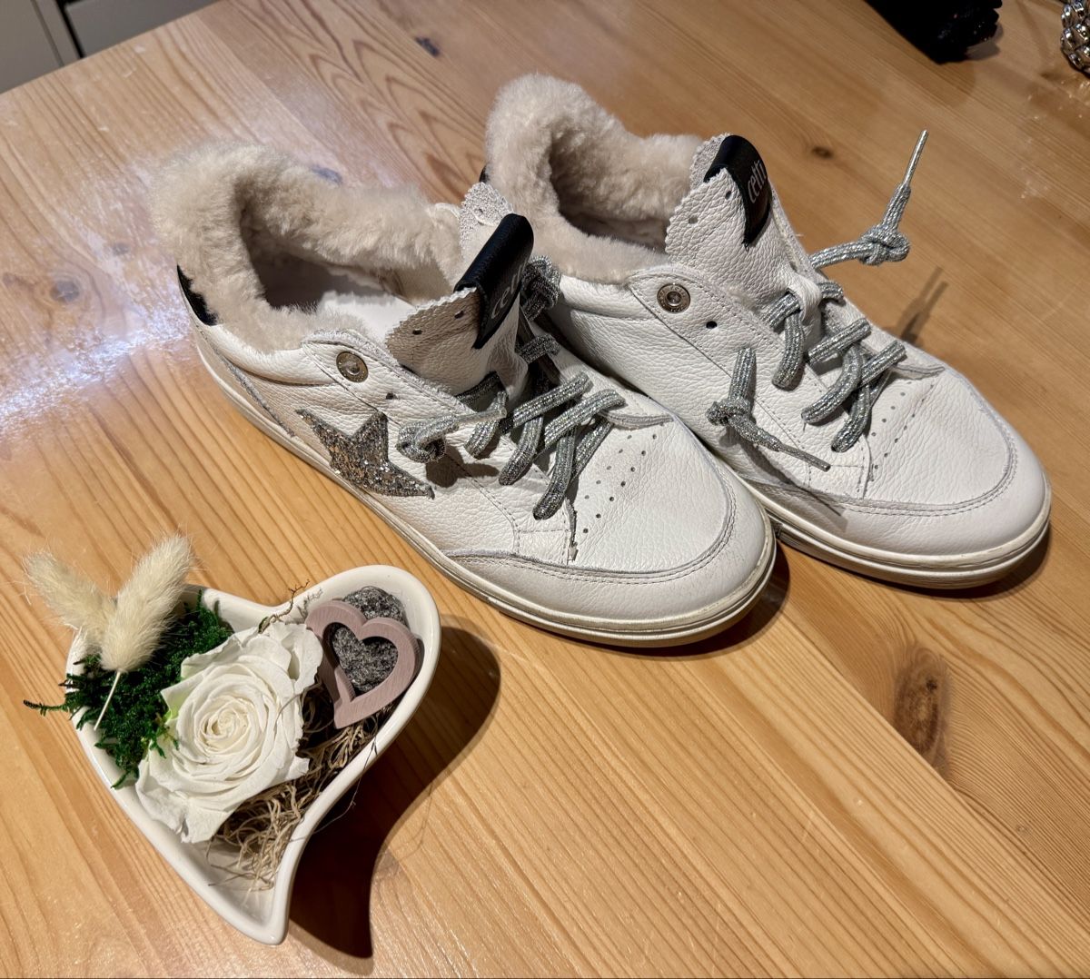 Scarpe da donna: Nile Cetti Winter Sneaker Gr. 38 Weiss mit Stern - Top! – Nuovo (secondo la descrizione) da Chur venduto da Reginn 1