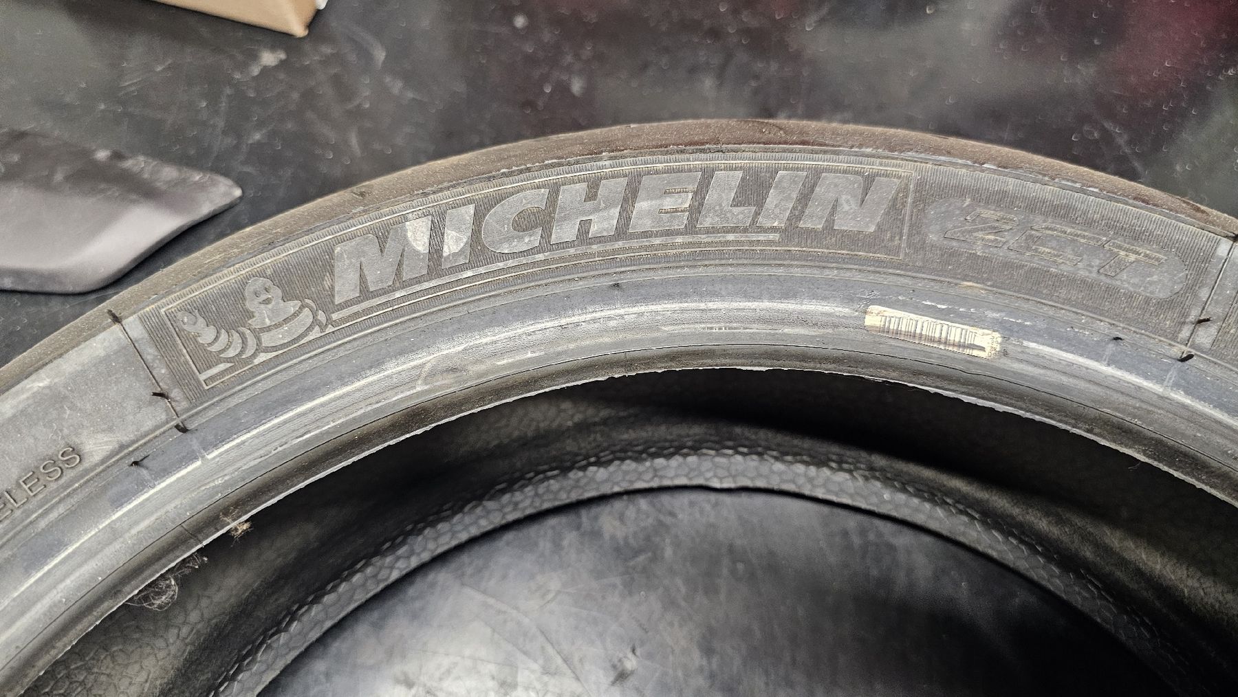 Autres écriture & dessin: 2 pneus  Michelin   – D'occasion à St Pierre de Clages par teixeirav 6