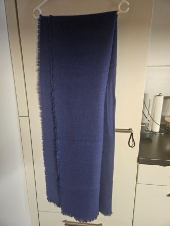 Grosser schöner Blau-Lila Schal ohne Name und Materialangabe