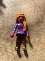 Playmobil Figur Frau orange Haare lila Jacke gebraucht