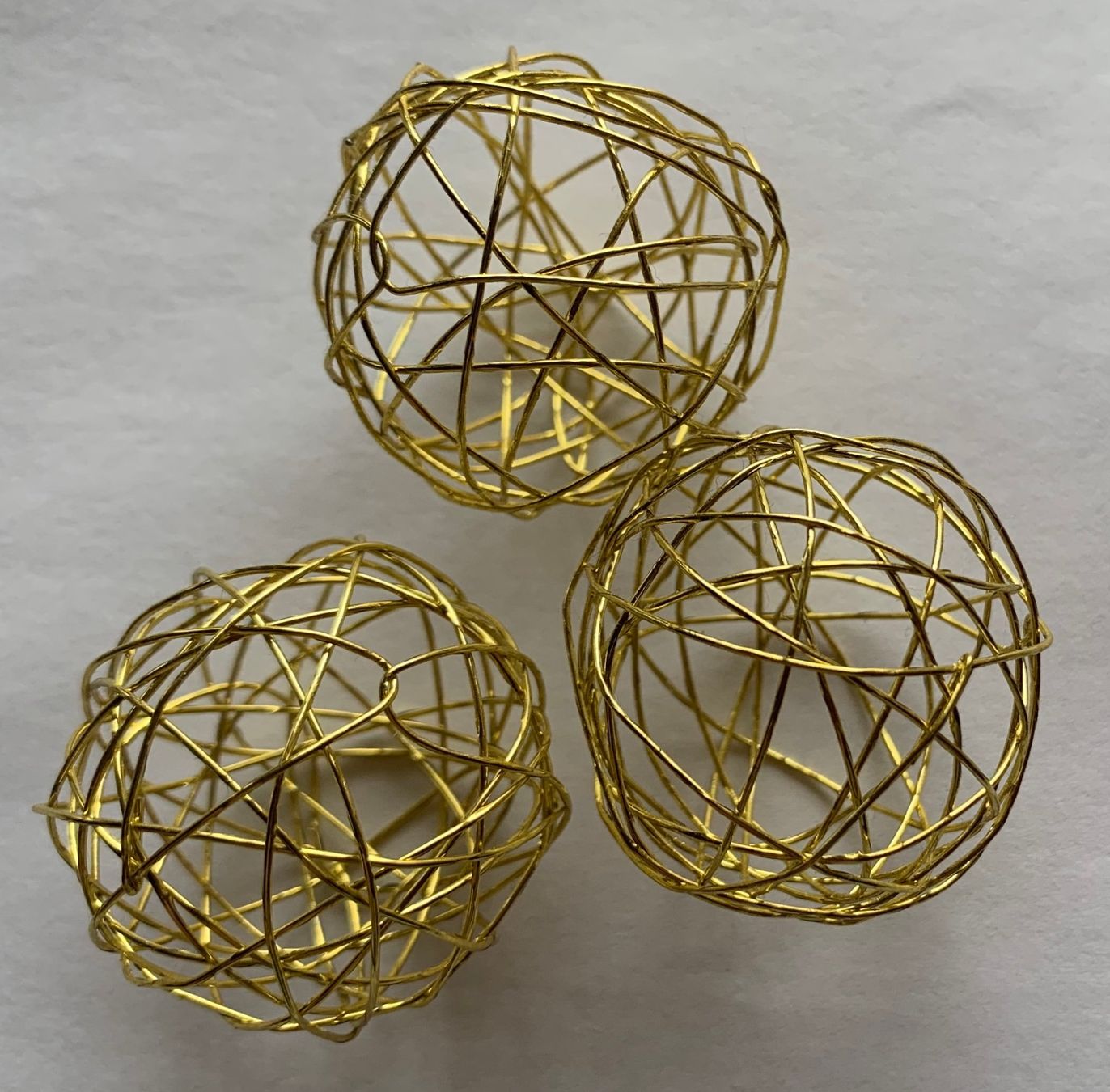 Alle Dekorationen: 5 Drahtkugeln gold 30mm – Neu (gemäss Beschreibung) aus Zäziwil von kreative-ideen