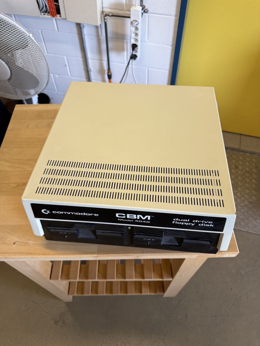 PCs: Commodore CBM 4040 Dual Drive Floppy Disk – Gebraucht aus Strengelbach von RaenAntikDesign 1