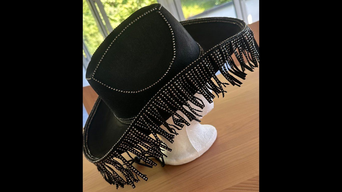 Copricapi, berretti & cappellini: Schwarzer Fransenhut mit Strass – Usato da Goldau venduto da rkl86 1