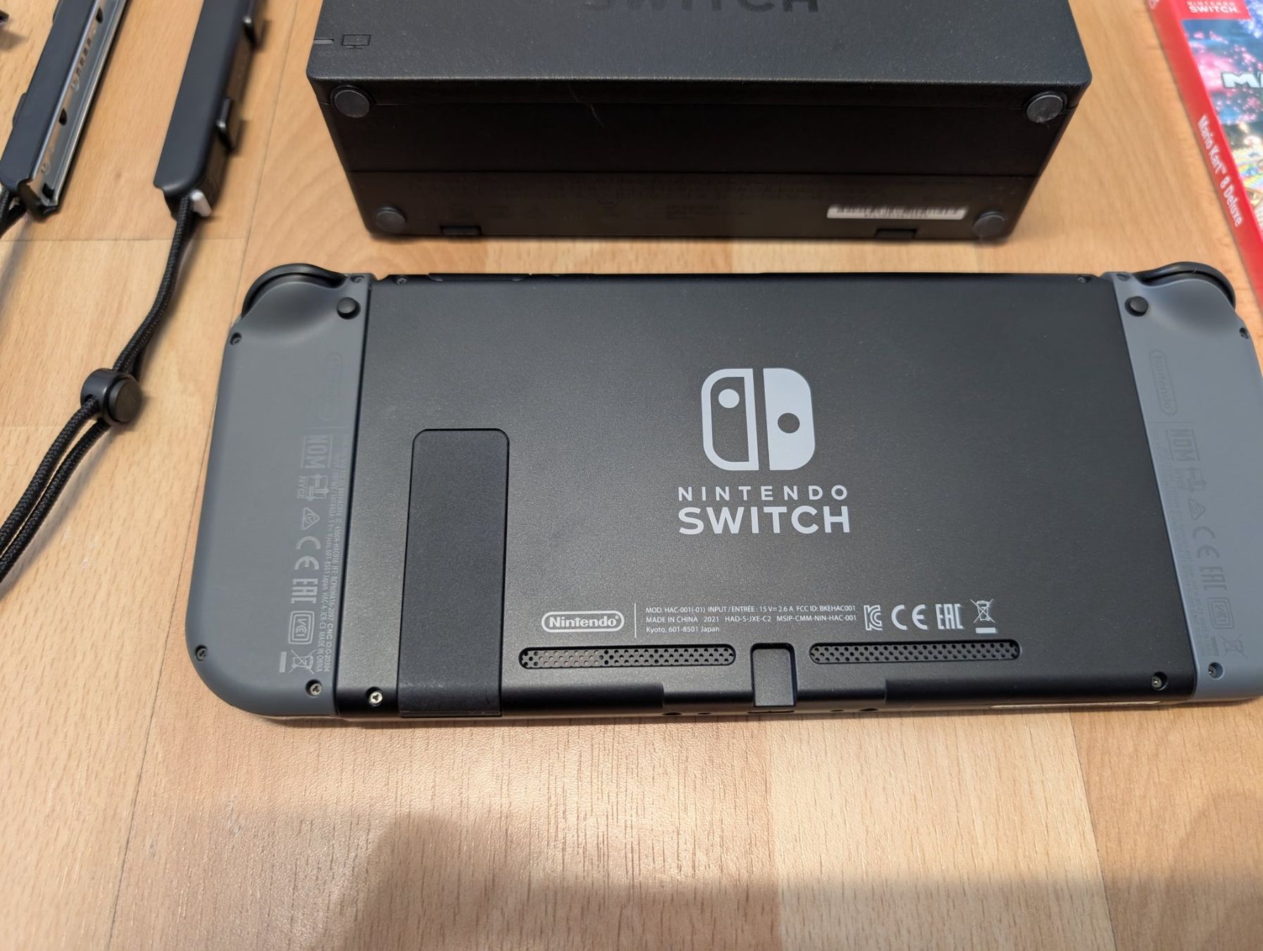 Nintendo Console: Nintendo Switch inkl. Mario Kart Deluxe 8 – Usato da Au ZH venduto da nilsba 2