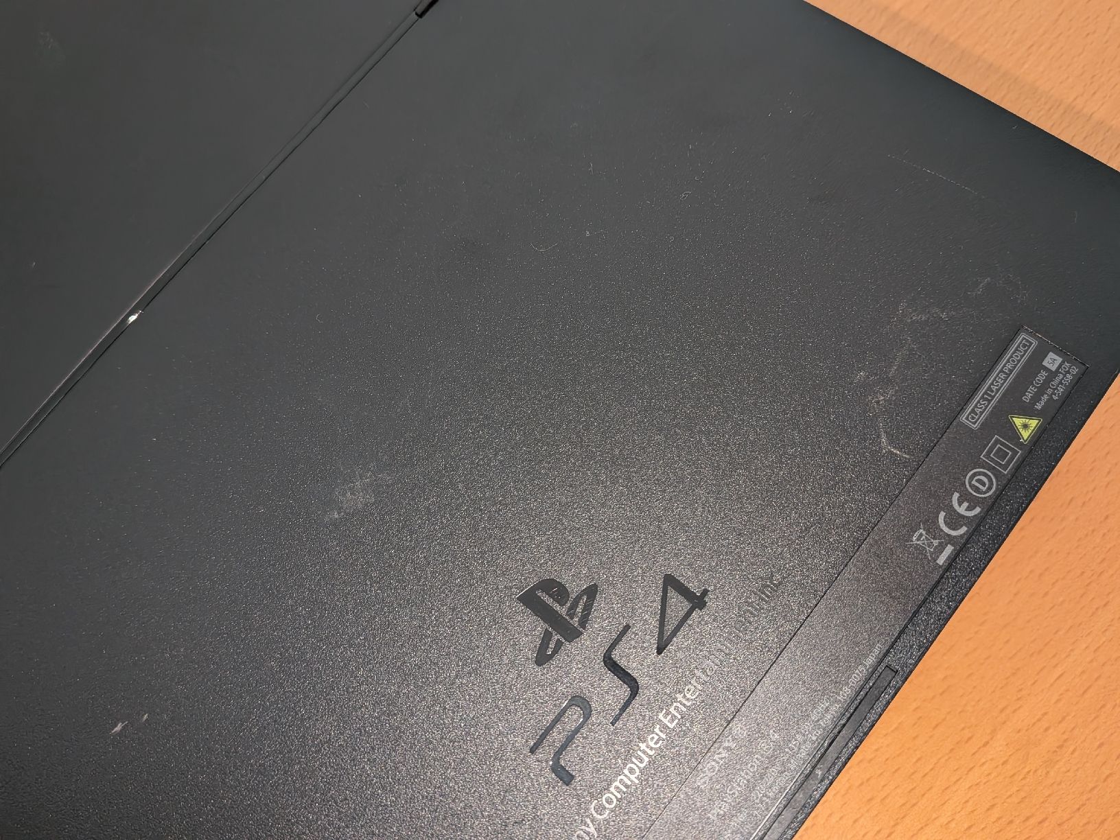Sony Console: PS4 Konsole mit leichten Gebrauchsspuren – Usato da Twann venduto da Theo990 3