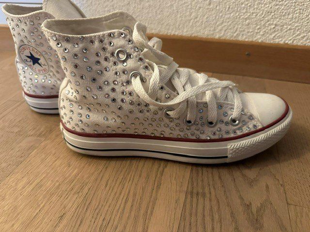 Converse Damenschuhe: Converse weiss mit Strassteinen – Neu (gemäss Beschreibung) aus Wallisellen von vanilla06 1