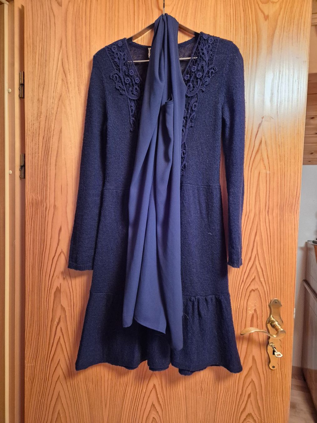 Vestiti: Dunkelblaues Strickkleid mit Spitze, inkl.Unterrock – Usato da Walenstadt venduto da grischalounge1 2
