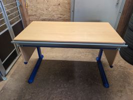 Verstellbarer Zeichentisch / Kindertisch