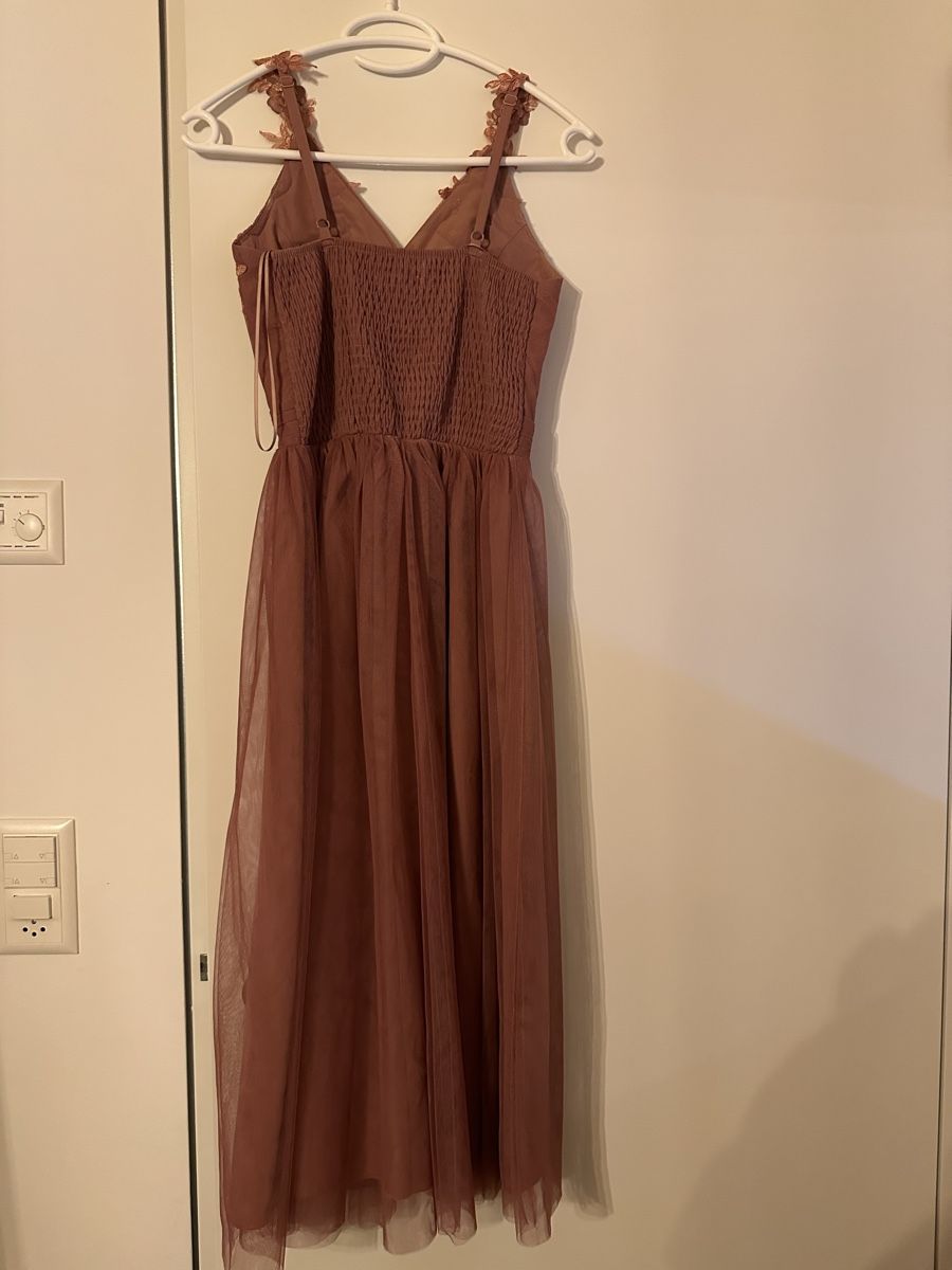 Vestiti: Elegantes Abendkleid mit Blumenapplikation – Usato da Romanshorn venduto da laa_279h 1