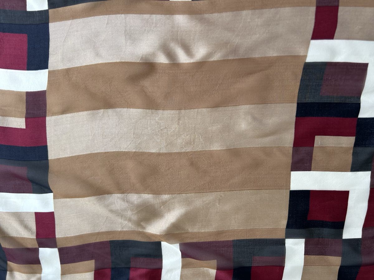 Foulards, Tücher & Schals: Talbots Scarf 100% Silk Geometric Pattern good condition – Gebraucht aus Saland von ele_vc96 1