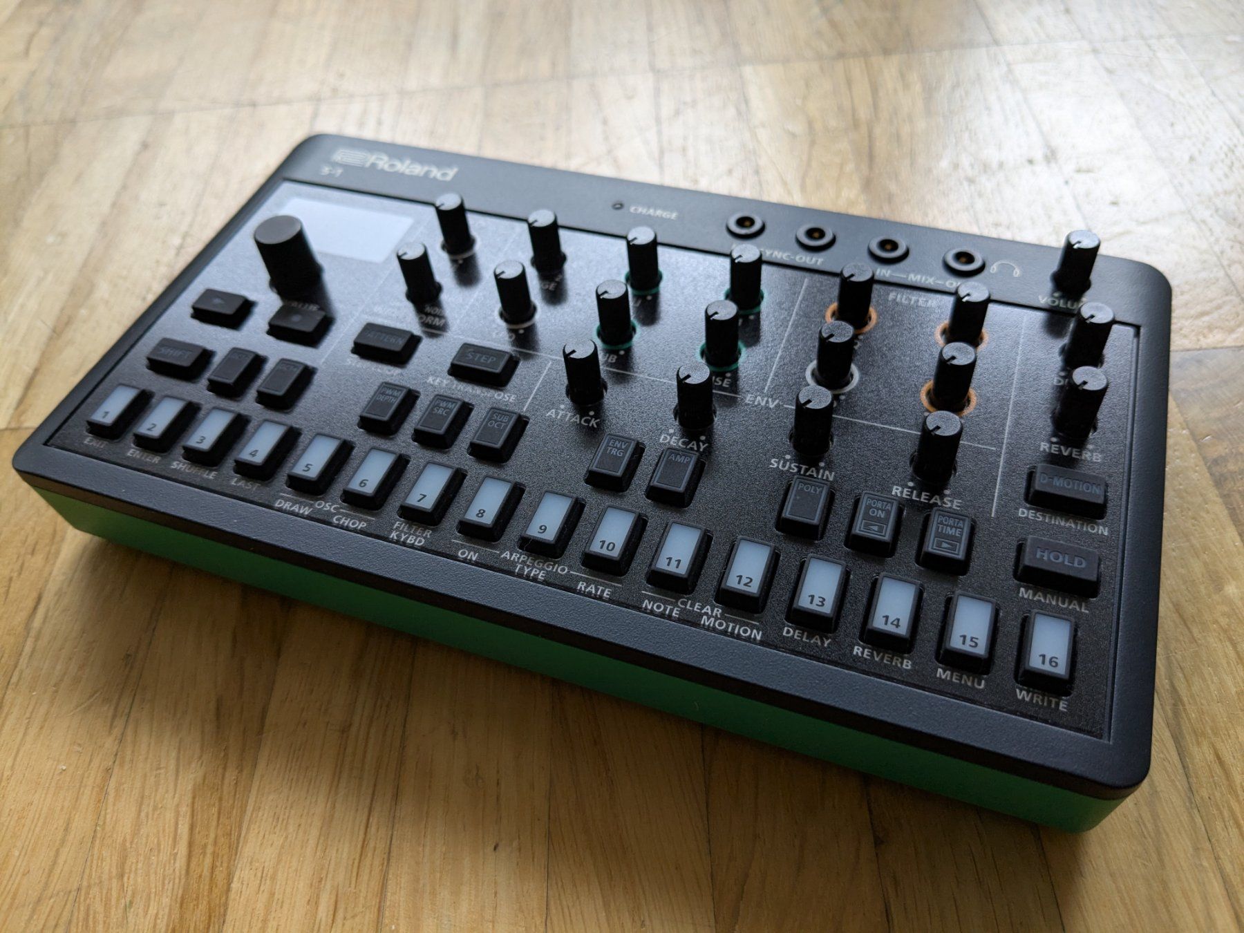 Roland Strumenti musicali: Roland S-1 Tweak Synthesizer – Usato da Luzern venduto da cha_wld8 1