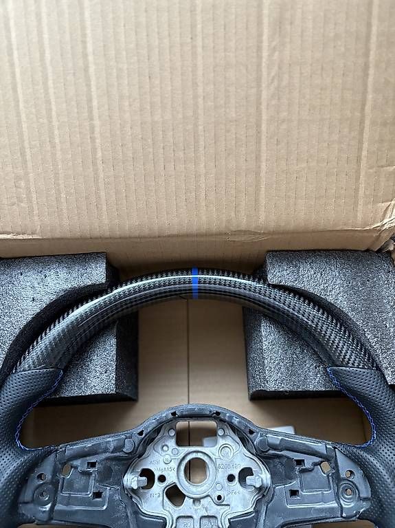 Tutti pezzi di ricambio auto: Golf 7R Carbon Lenkrad – Usato da Siebnen venduto da Tenz7_ 2