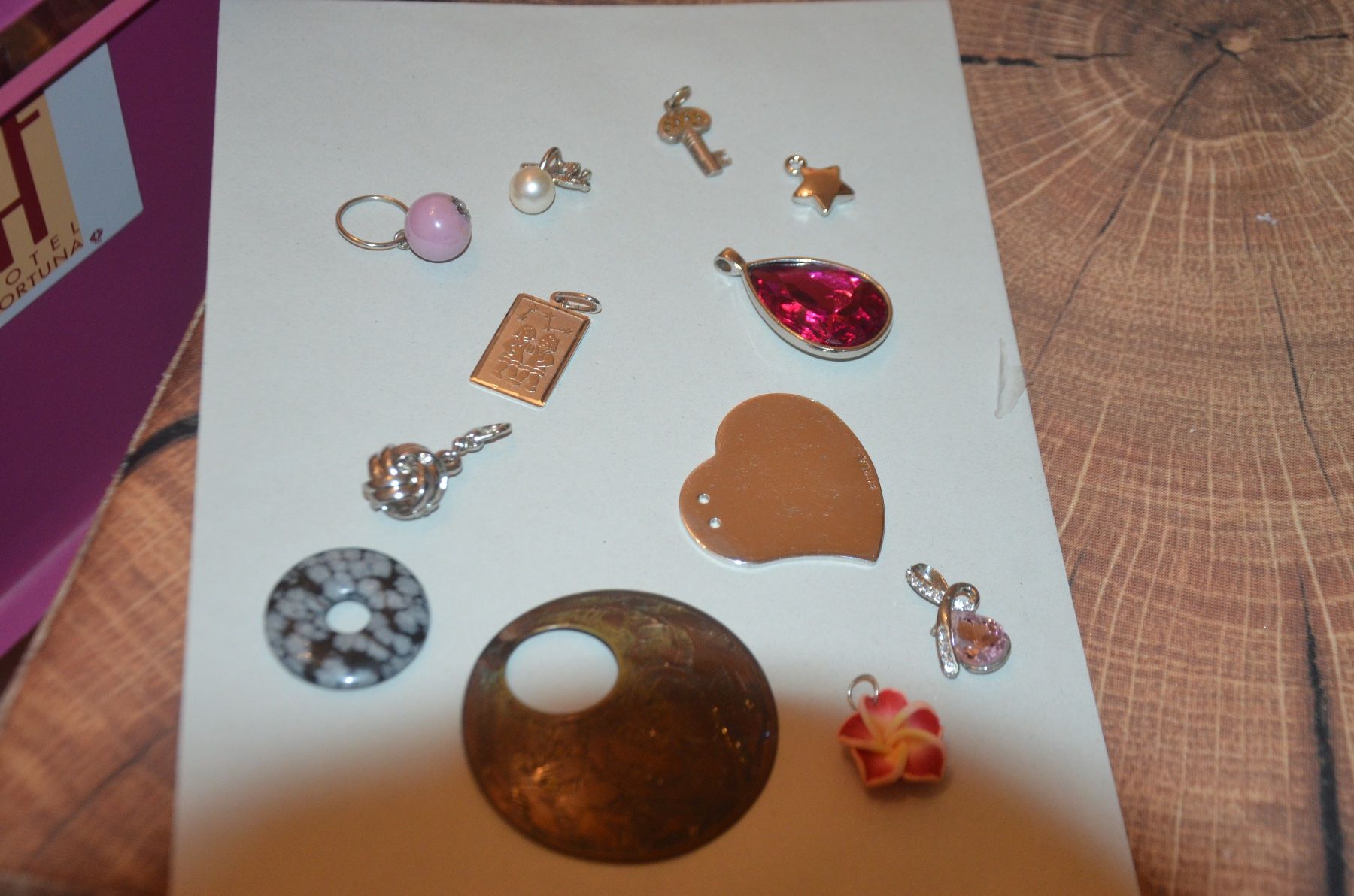 Ciondoli: PENDENTIFS – Nuovo (secondo la descrizione) da Chiasso venduto da Dolly015