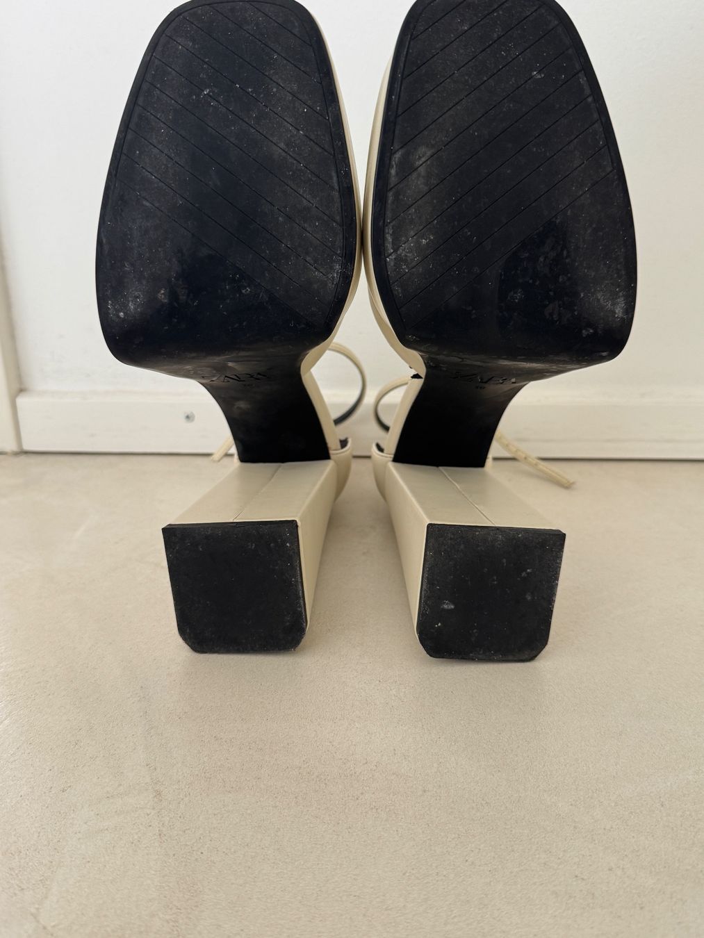 Zara Scarpe da donna: Chaussures à talons compensés blanc crème – Usato da giffers venduto da sev_c9x9 3