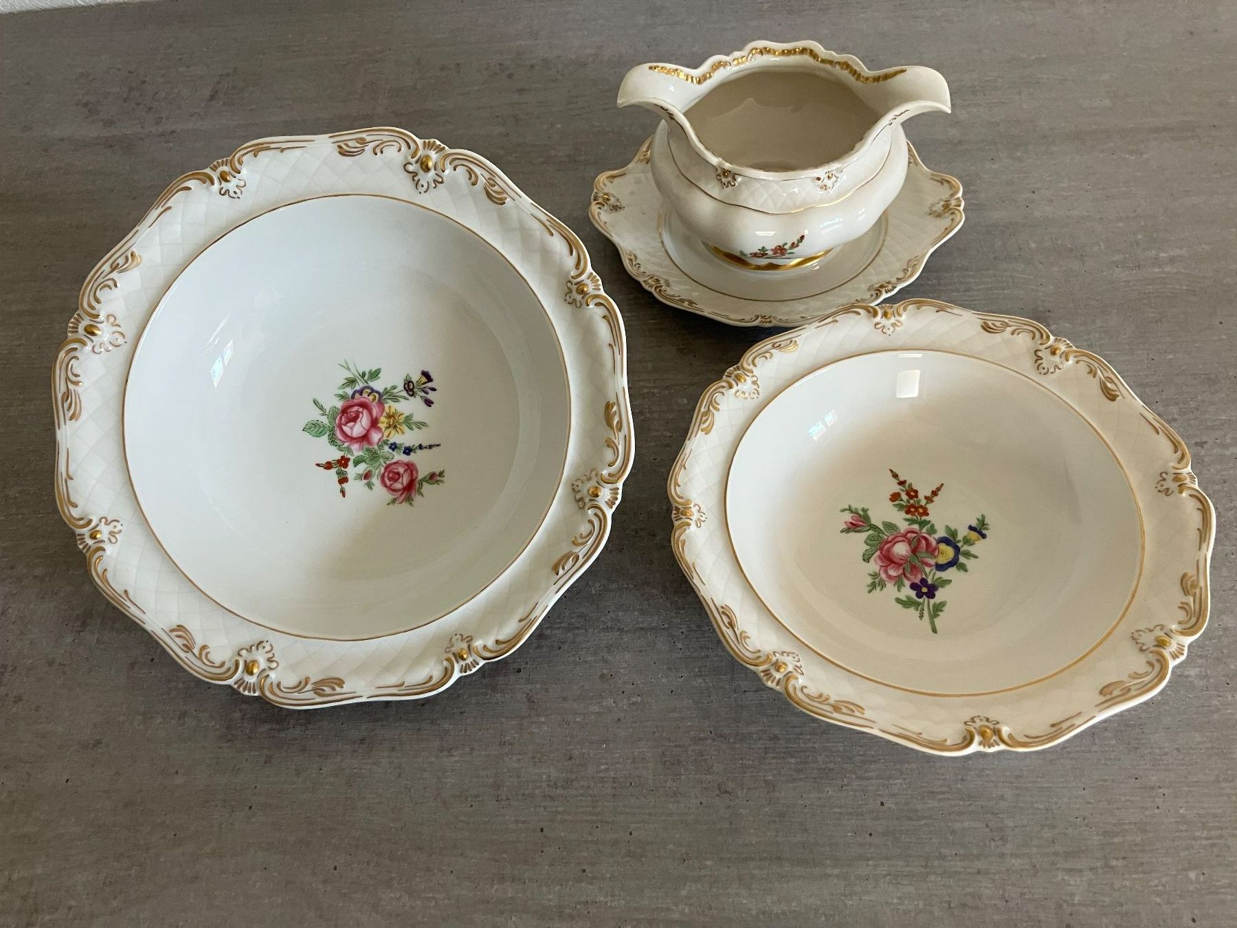 Set di piatti: Dîner complet peint à la main – Nuovo (secondo la descrizione) da Cortaillod venduto da car_f6v6 6