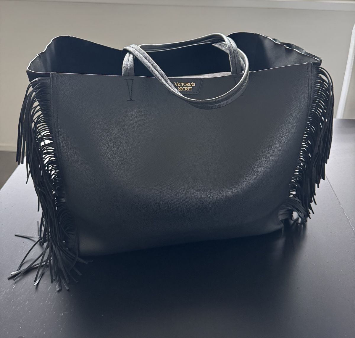 Victoria's Secret Borse da donna: Grosse Tasche mit Fransen Schwarz – Usato da Zürich venduto da Jen10 1