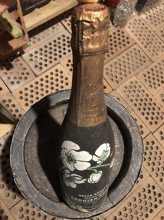 Vins: Champagne Perrier Jouêt 1985 – D'occasion à Maur par terryf 3