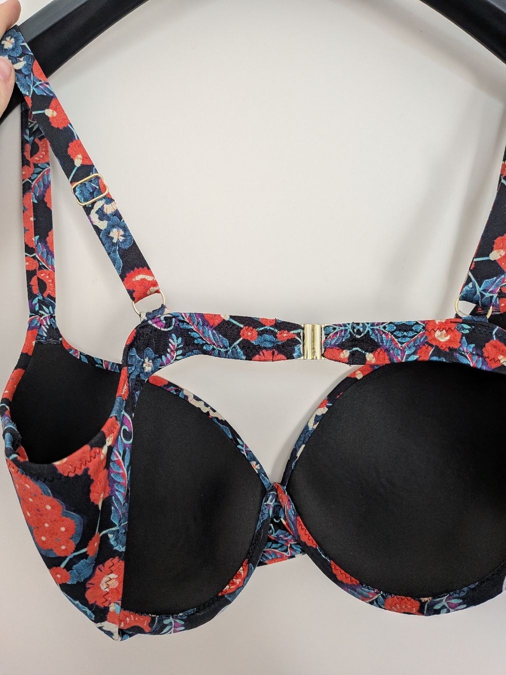 Manor Badekleider & Bikinis: Bikinioberteil Blumenmuster (80C) – Gebraucht aus Bern von chiarella 2