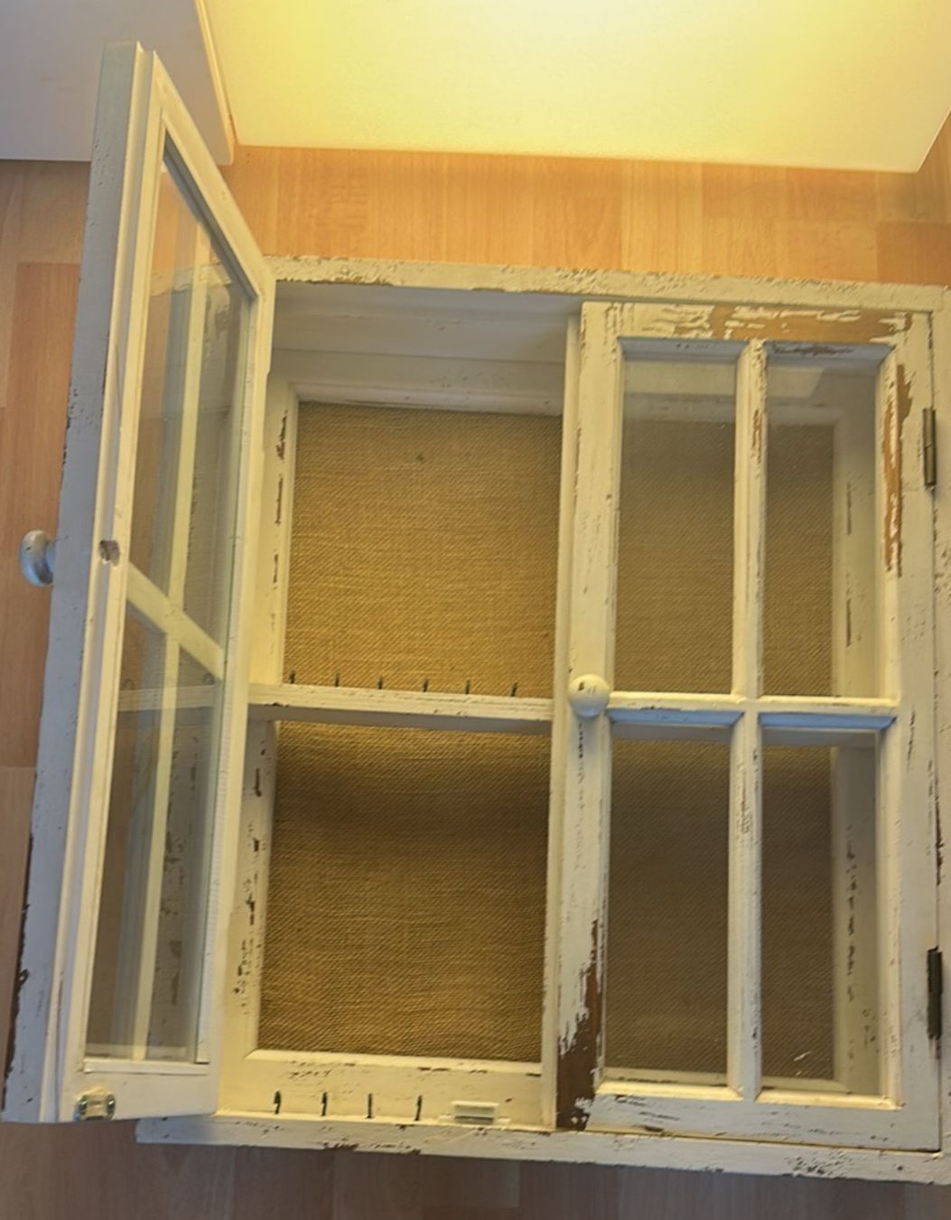 Tutte le decorazioni: Wandschrank mit Glas Türe Dekor. – Usato da Bützberg venduto da Chisco 1