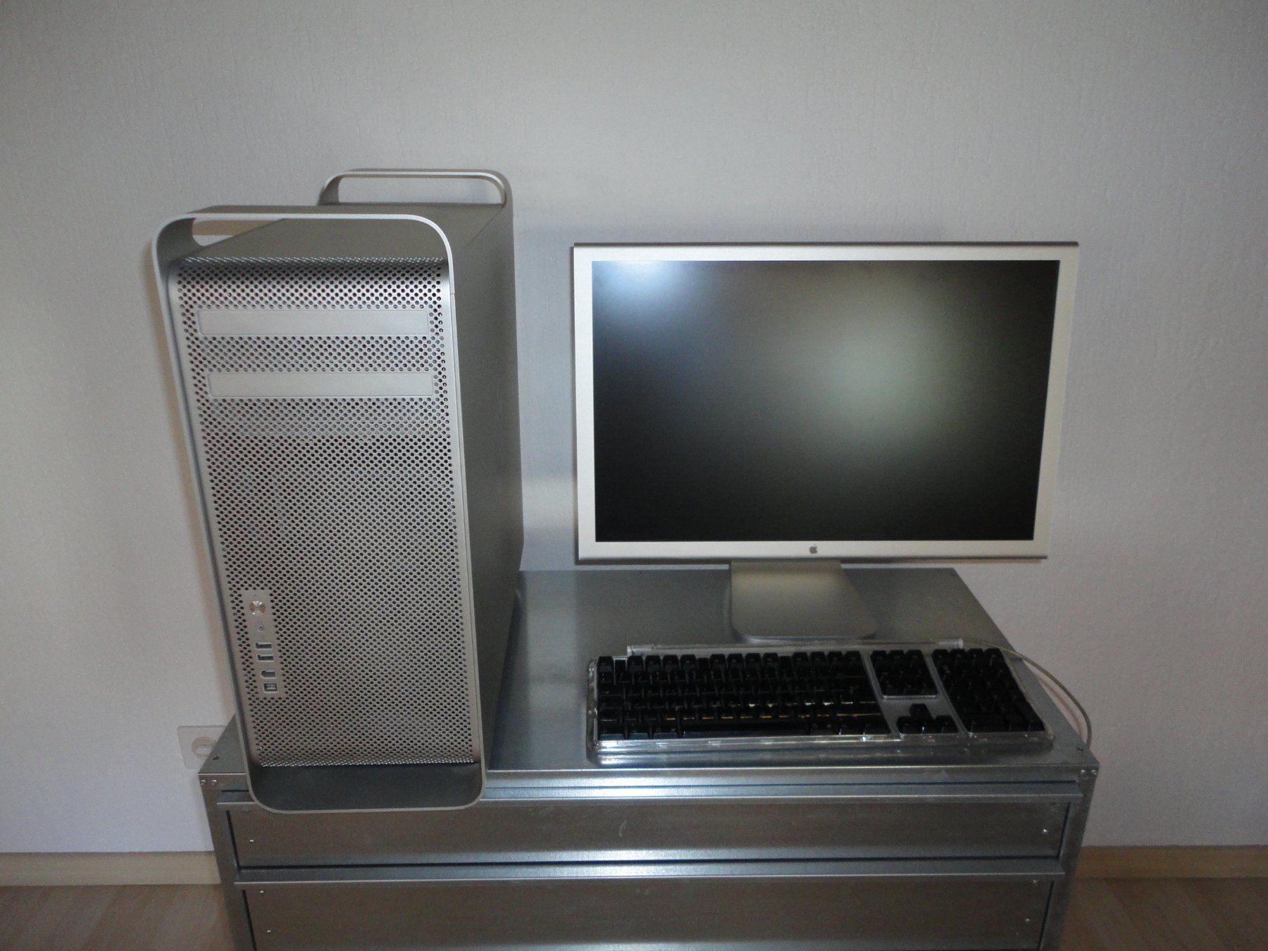 Apple PC: Vintage  MAC  Pro OS X Lion    -    Version 10.7.5 – Usato da Bonstetten venduto da nat_tv99 1