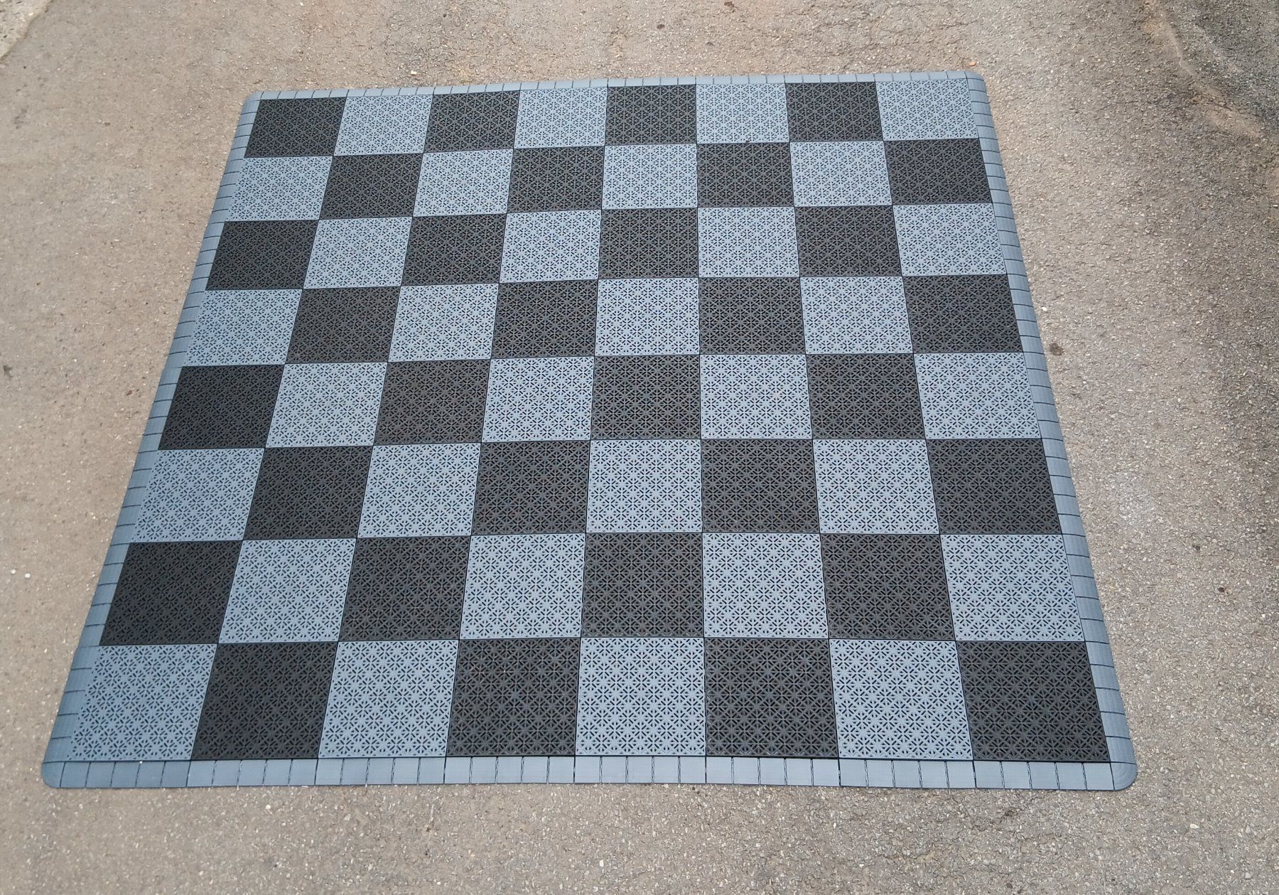 Spiele: Outdoor Schach / Spielfeld – Gebraucht aus Obbürgen von beny82