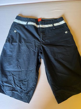 Boss Short Gr. 48 blau mit weiss
