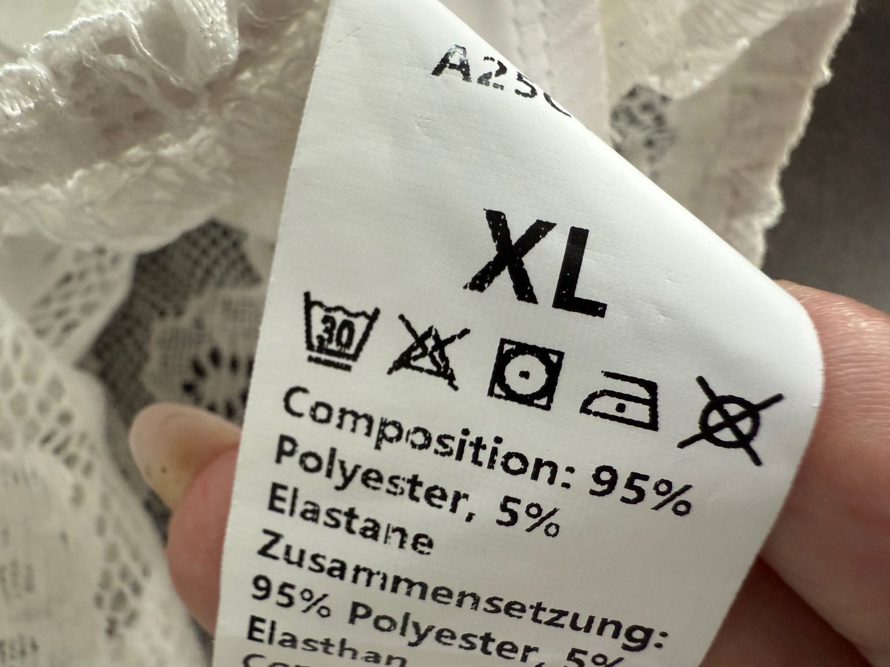 Chemisiers: Hübsche Spitzenbluse Dirndlbluse elastisch XL, Gr. 42/44 – Neuf (Voir description) à Eggersriet par Swiss2909 3