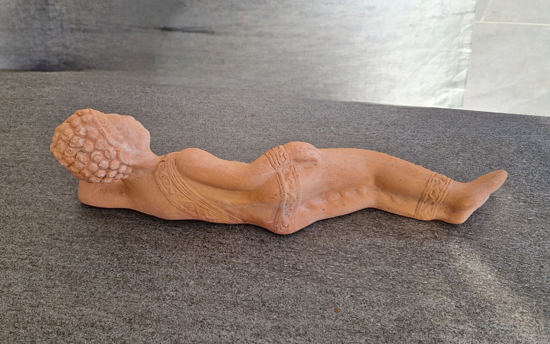 Statuette: Liegender Buddha aus Terracotta – Usato da Winterthur venduto da Eri_fu 2