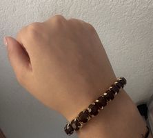 Elegantes Armband mit dunkelbraunen Steinen, Goldfassung