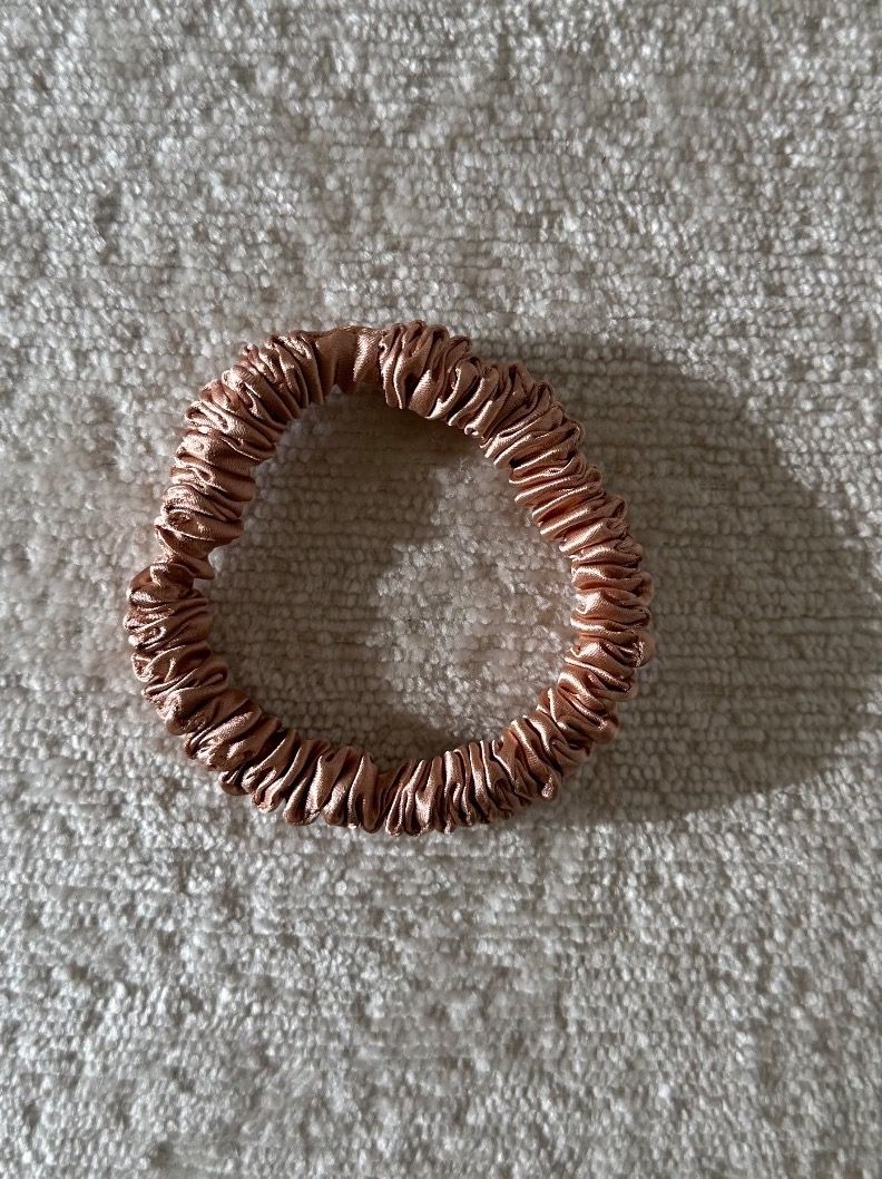 Accessori per capelli: Haargummi aus 100 % Seide - Rose - S – Nuovo e nell'imballaggio originale da Winterthur venduto da LeLe0606