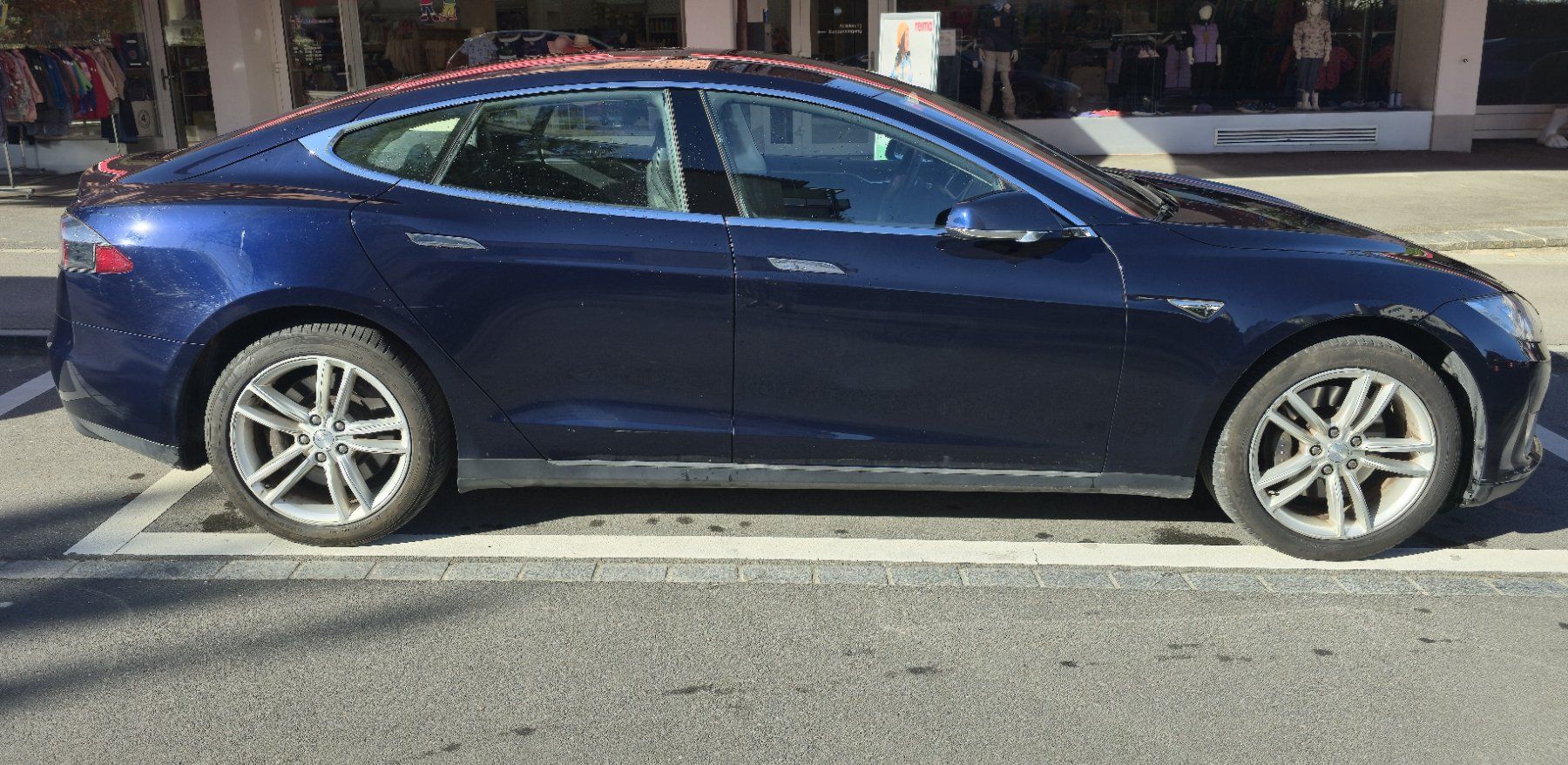 Tesla Automobili: Tesla Model S 85 - Battery Gut! – Usato da Stäfa venduto da pelleva