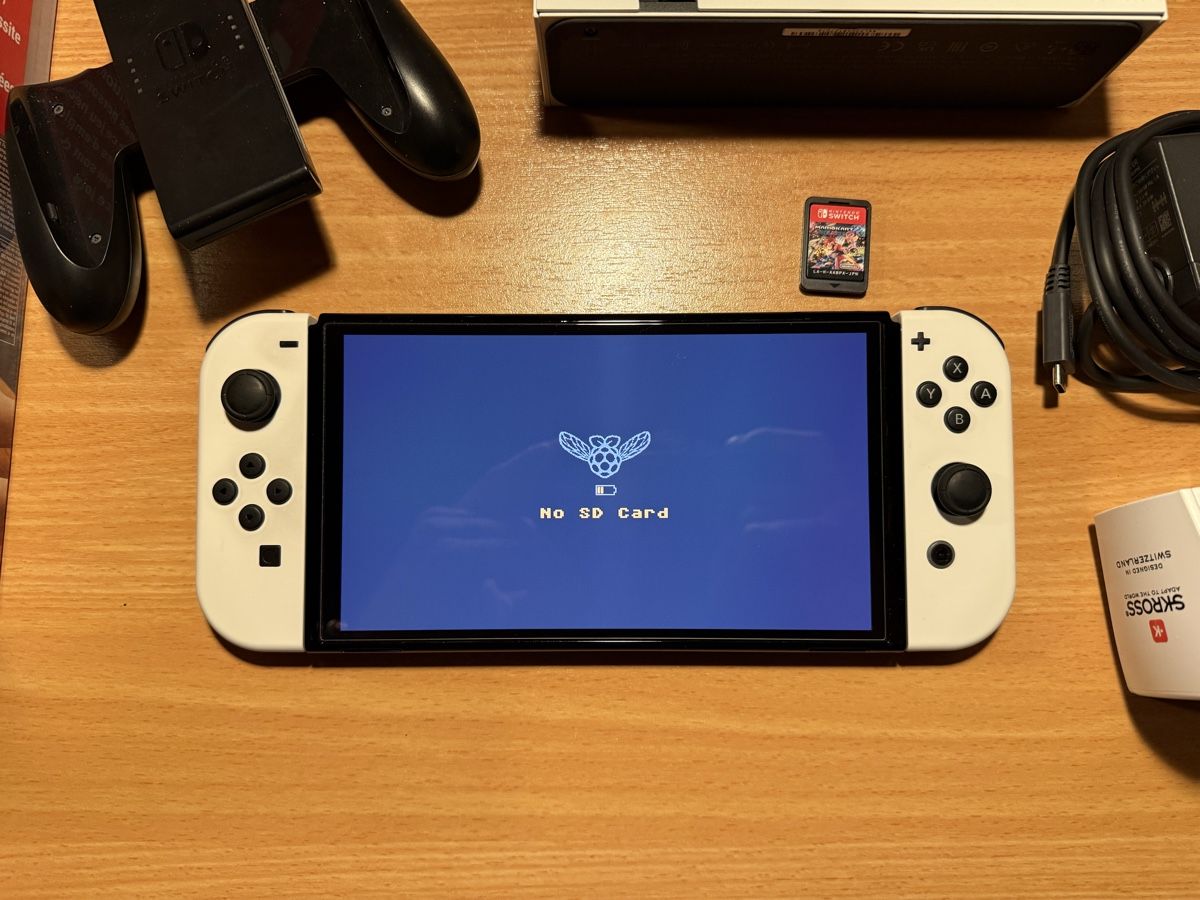 Nintendo Konsolen: Nintendo Switch OLED Ananas Edition mit Mario Kart – Gebraucht aus Dierikon von E28_Freak