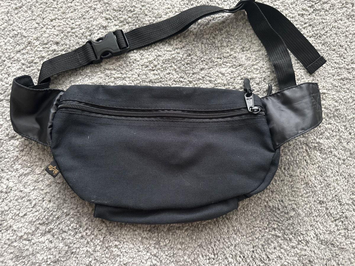 Taschen: Alpha Industries Bauchtasche, Schwarz – Gebraucht aus Wangen SZ von Jaay_Sky 1