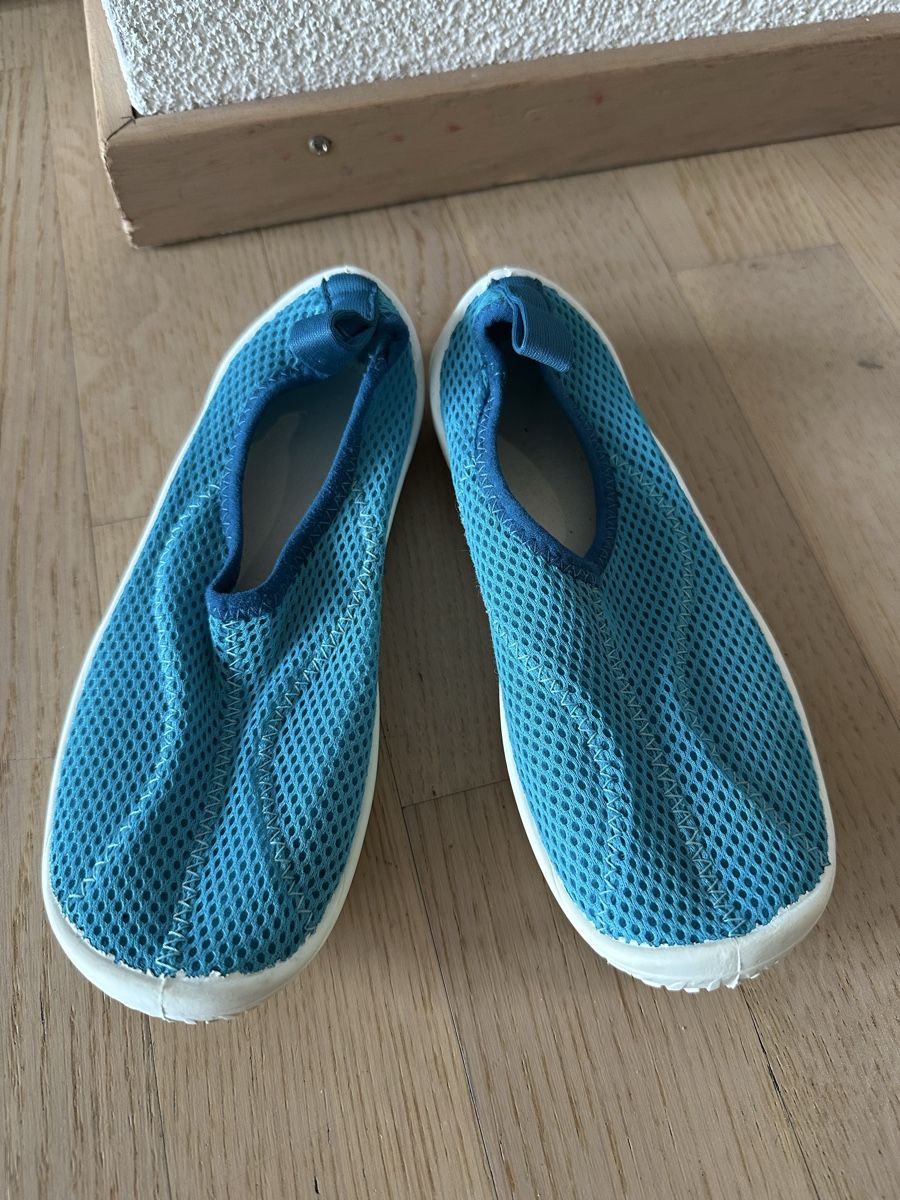 Decathlon Scarpe per ragazzi: Badeschuhe Gr. 30/31 – Usato da Kleinandelfingen venduto da Elader