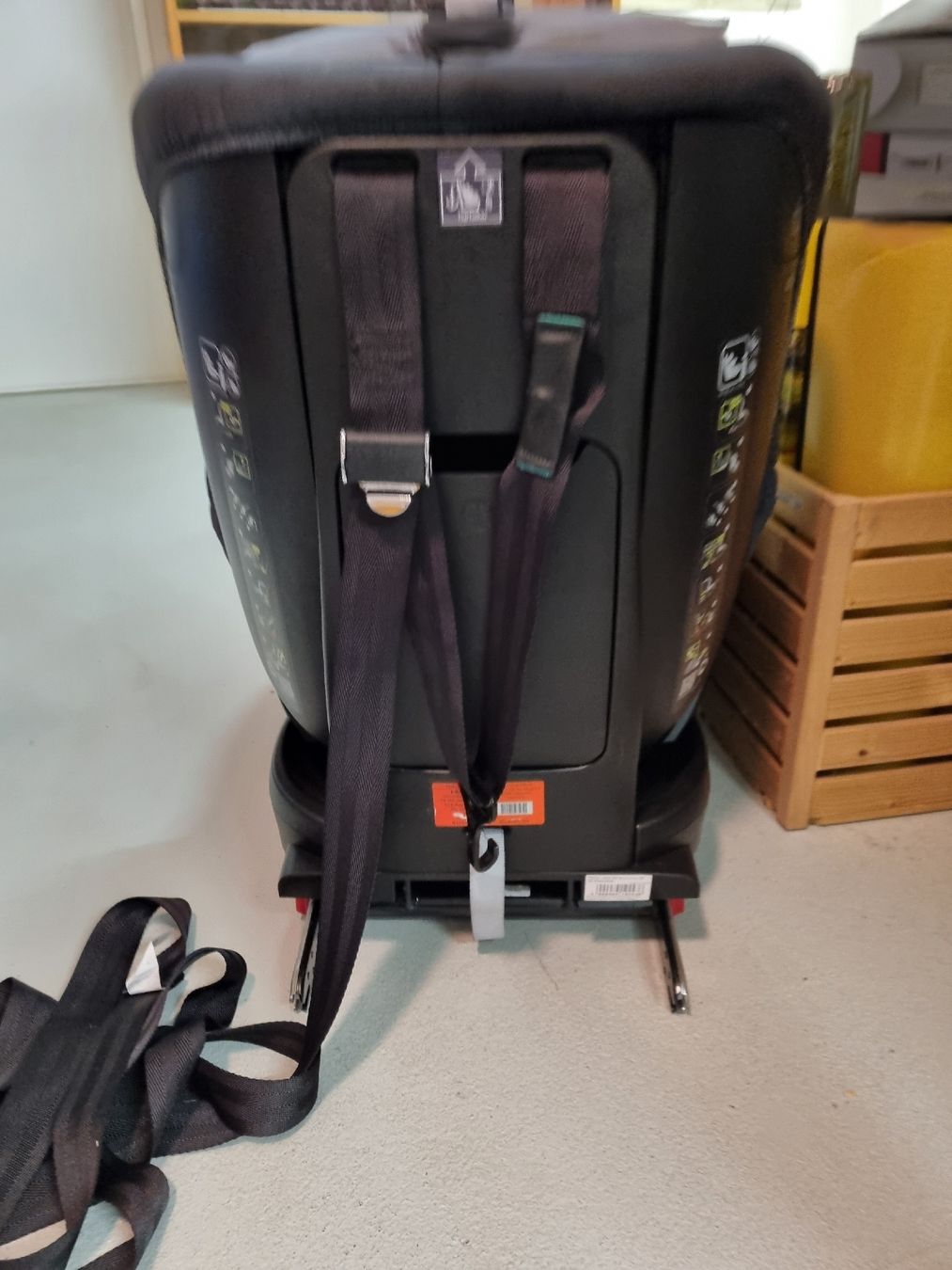 Britax Römer Seggiolini per auto: Britax Römer Trifix i-Size Kindersitz – Usato da Schöftland venduto da mokele2 2